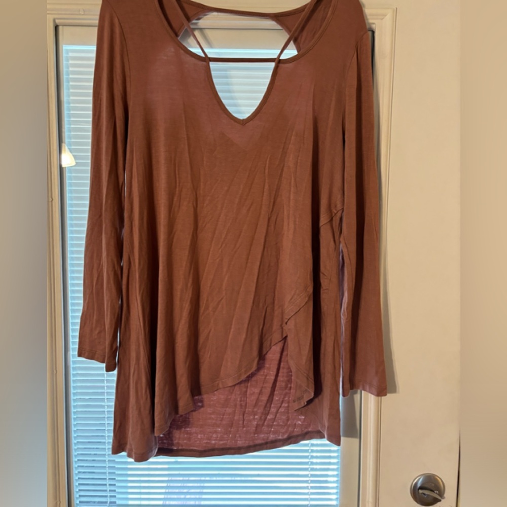 BKE Red Top NWT
